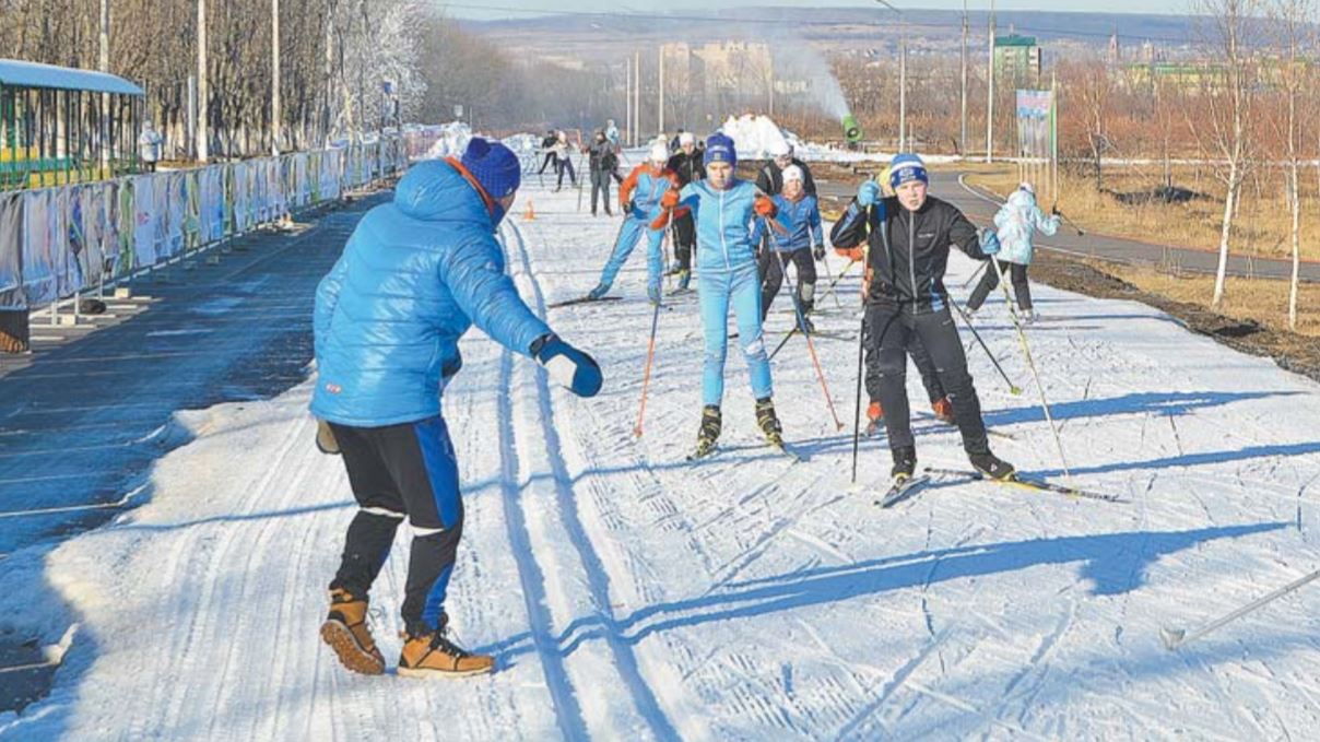 В Бутурлиновке в бесснежную зиму проложили лыжню